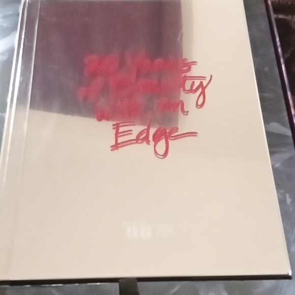 RARE URBAN DECAY 20 YEARS OF BEAUTY WITH AN EDGE ANNIVERSARY COLLECTION - Picture 12 of 14